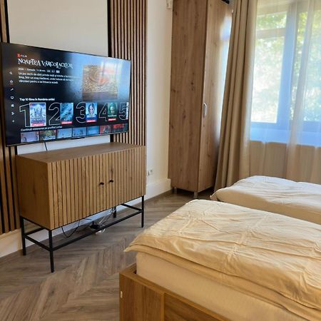 One Room Apartment- Self Check-In 24H Resita Exterior photo