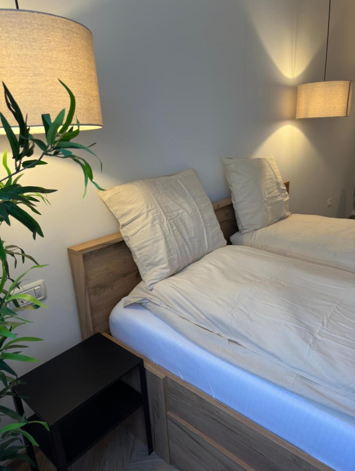 One Room Apartment- Self Check-In 24H Resita Exterior photo